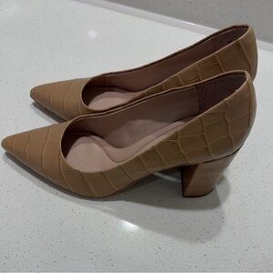 Elegant Tan Women's Heels
